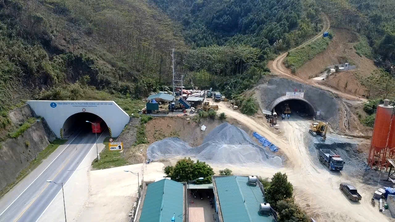 Tin vui về hạng mục hầm xuyên núi dài hơn 500m đi qua địa hình hiểm trở- Ảnh 2.