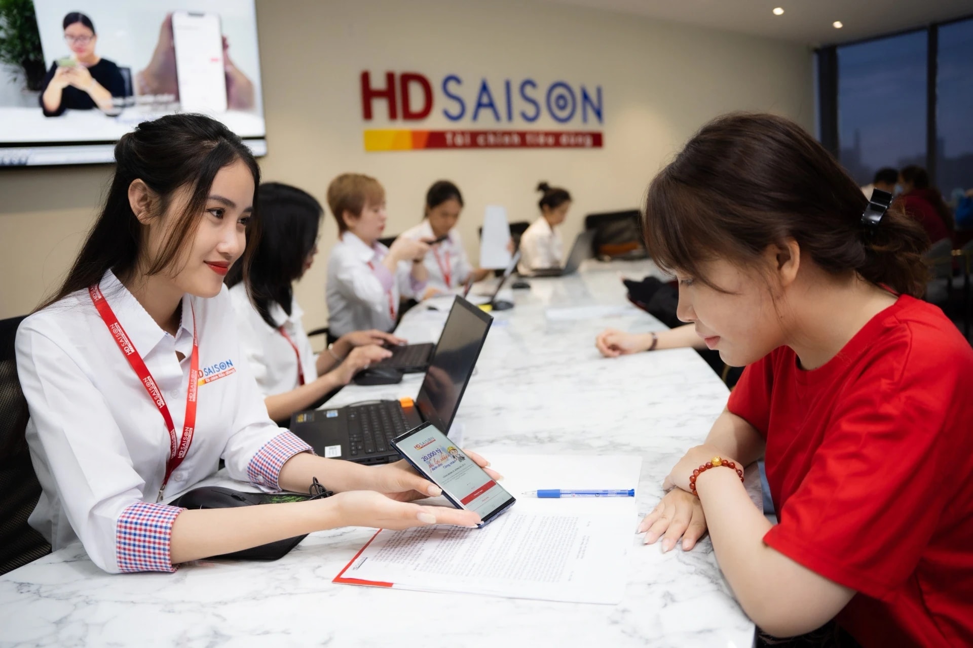 Chỉ đạo kéo dài thời hạn vay tiêu dùng: Cú hích mới cho HD Saison và HDBank