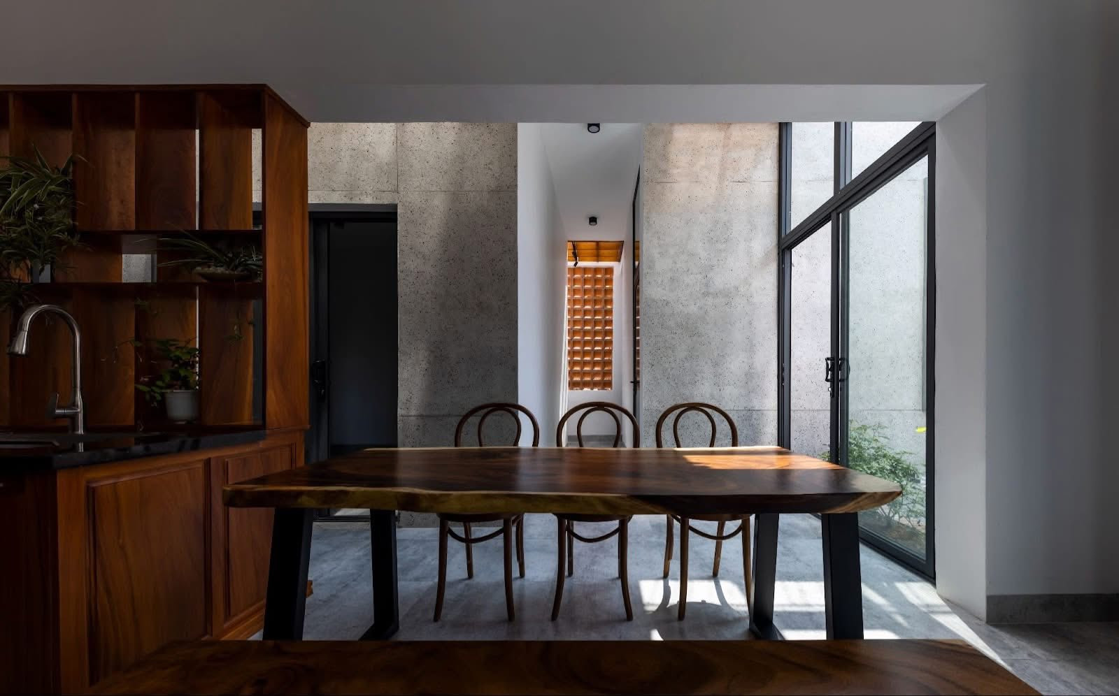 Biến mảnh đất nuôi gà thành tổ ấm hiện đại: Lâm House và triết lý sống tối giản đầy cảm hứng- Ảnh 4. Biến mảnh đất nuôi gà thành tổ ấm hiện đại: Lâm House và triết lý sống tối giản đầy cảm hứng- Ảnh 4.