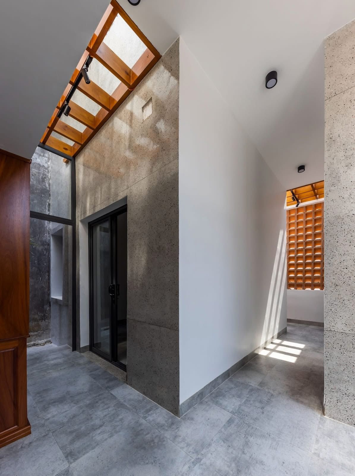 Biến mảnh đất nuôi gà thành tổ ấm hiện đại: Lâm House và triết lý sống tối giản đầy cảm hứng- Ảnh 5. Biến mảnh đất nuôi gà thành tổ ấm hiện đại: Lâm House và triết lý sống tối giản đầy cảm hứng- Ảnh 5.