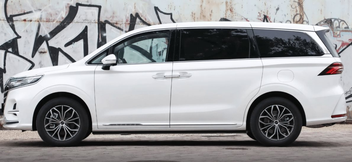 Mẫu MPV hybrid xịn như KIA Carnival nhưng giá hơn 700 triệu: Đi được một mạch tới 1.500km, thiết kế ‘bệ vệ’, nội thất ngập tràn công nghệ, kính cách âm