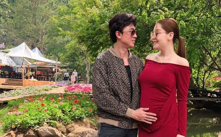 Nam ca sĩ từng tuyên bố chờ con gái đủ 18 tuổi mới tái hôn, nay bất ngờ thông báo có con với cháu gái của NSƯT Kim Tiểu Long