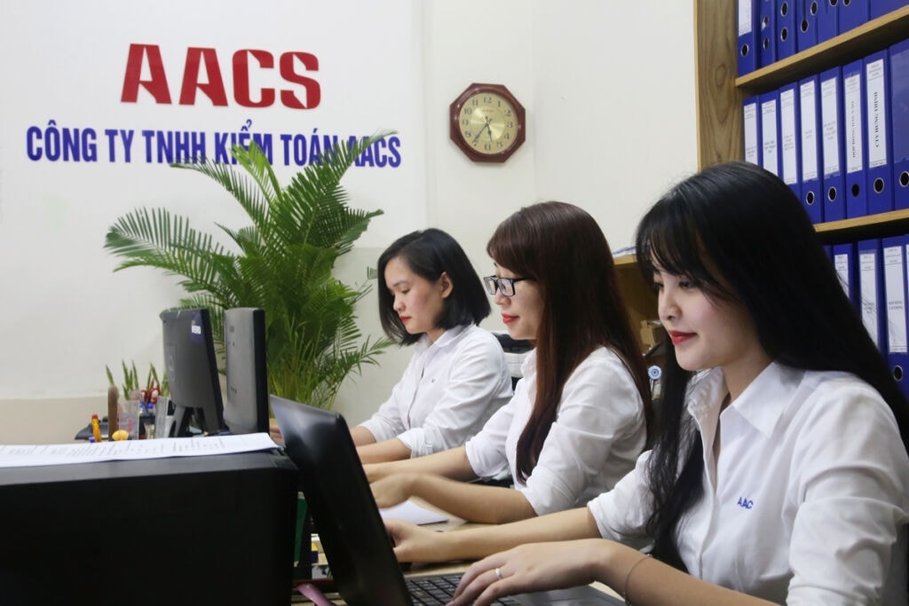 Kiểm toán viên ‘ngoài danh sách’ của AASC ký kiểm toán BCTC cho doanh nghiệp liên quan doanh nhân Phương Hữu Việt