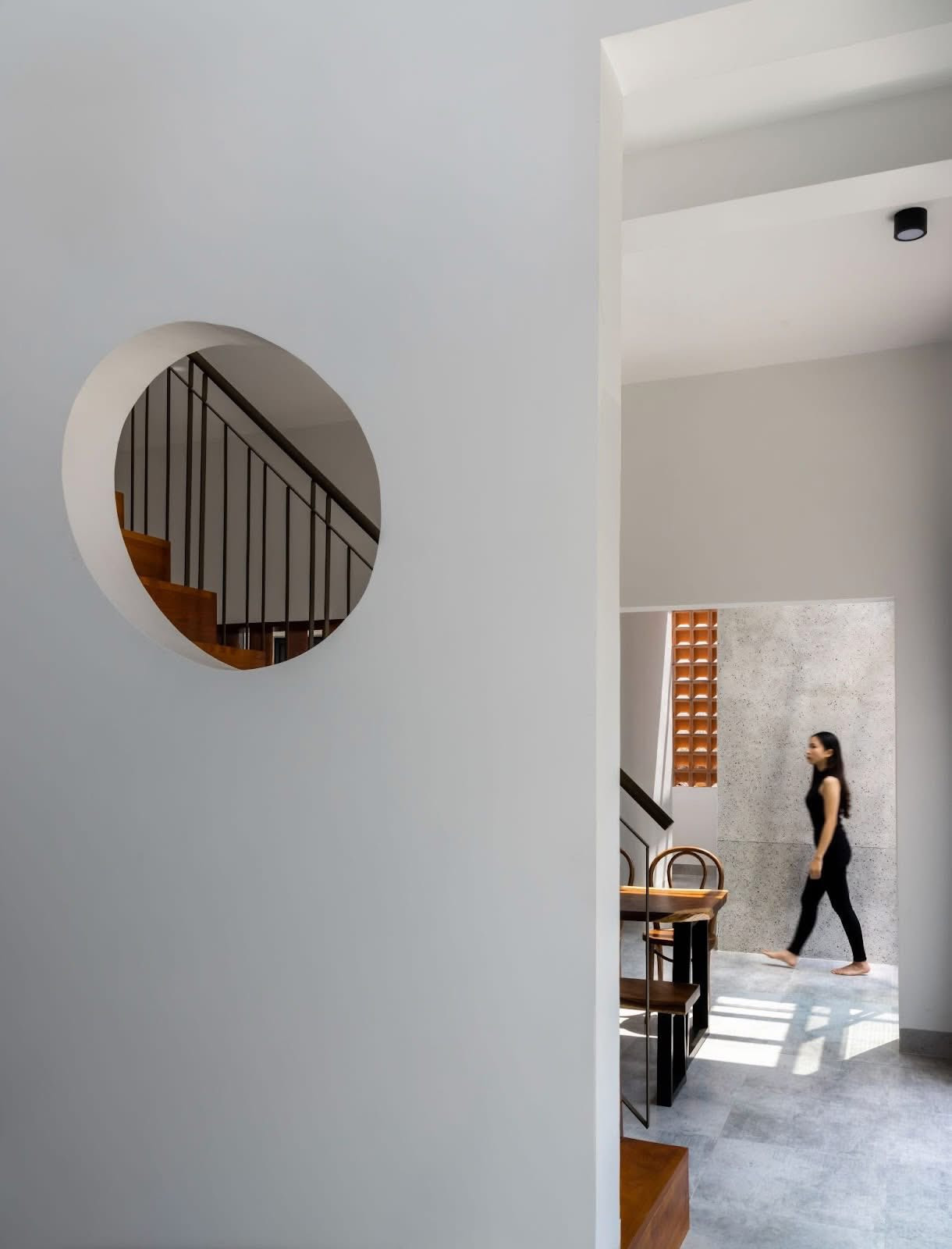 Biến mảnh đất nuôi gà thành tổ ấm hiện đại: Lâm House và triết lý sống tối giản đầy cảm hứng- Ảnh 6. Biến mảnh đất nuôi gà thành tổ ấm hiện đại: Lâm House và triết lý sống tối giản đầy cảm hứng- Ảnh 6.