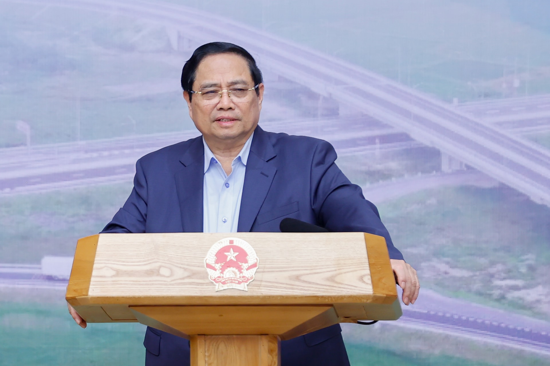 Thủ tướng: Tối ưu hóa nguồn lực và hiệu quả các dự án hạ tầng GTVT- Ảnh 1.