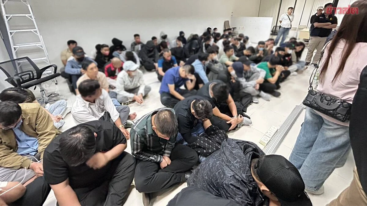 Đột kích khu chung cư cao cấp, bắt giữ 94 công dân Việt Nam, thu giữ 68 máy tính và máy tính xách tay cùng gần 500 điện thoại di động Đột kích khu chung cư cao cấp, bắt giữ 94 công dân Việt Nam, thu giữ 68 máy tính và máy tính xách tay cùng gần 500 điện thoại di động