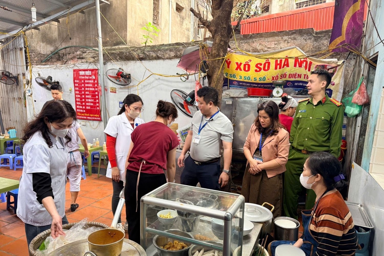 bun-rieu-ban-14-hang-luoc.jpg