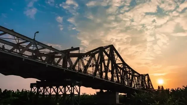 Cầu Long Biên như một chứng tích lịch sủ quan trong của Hà Nội qua hai cuộc kháng chiến chống Pháp và Mỹ
