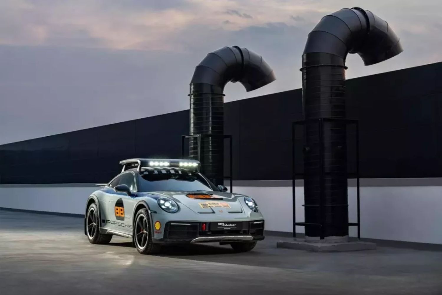 Phía sau cánh cửa mang số 88 của chiếc Porsche 911 Dakar thứ 6: Chân dung tay chơi chi 150 tỷ đồng săn siêu xe trong năm 2025