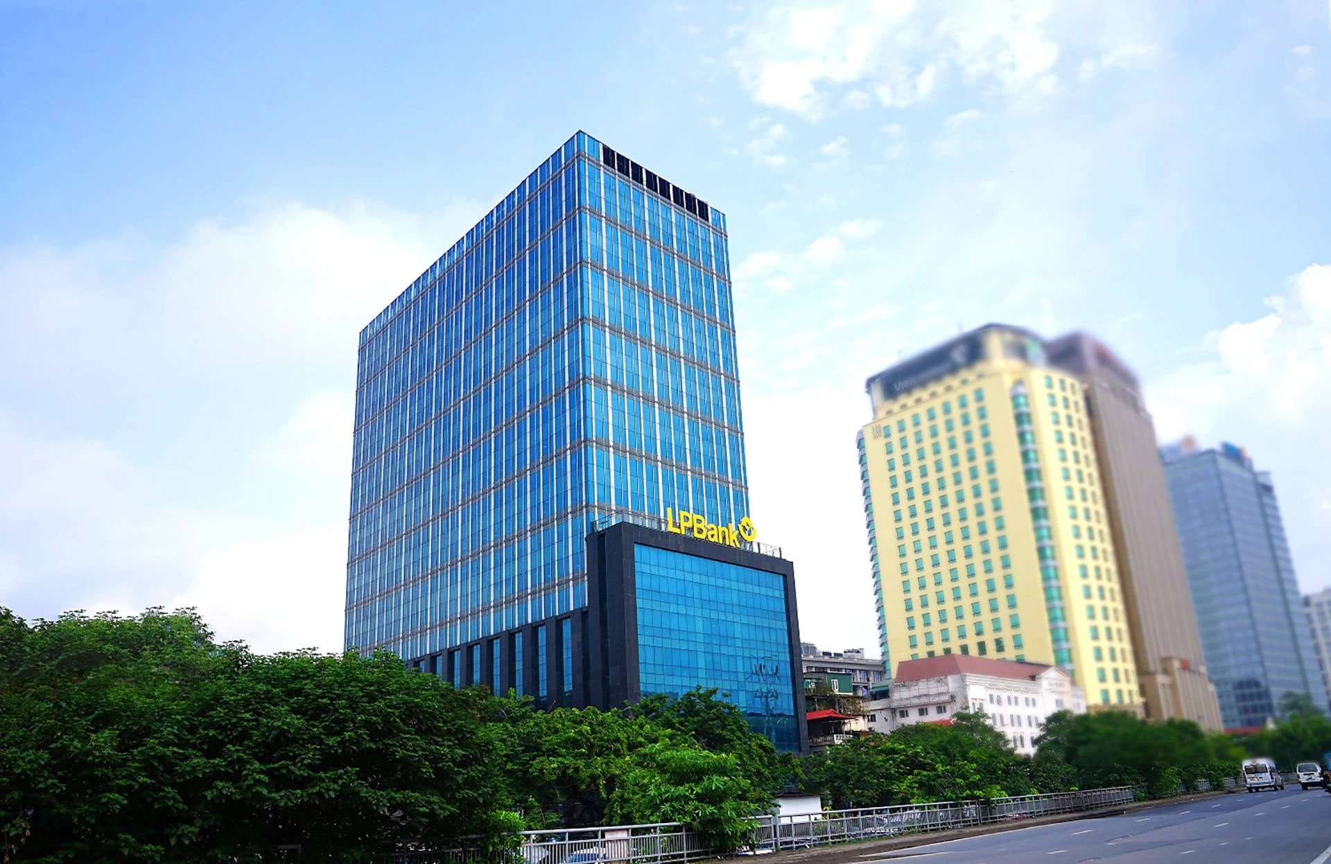 LPBank chuyển trụ sở chính, trở thành doanh nghiệp lớn nhất tỉnh phía Nam Hà Nội