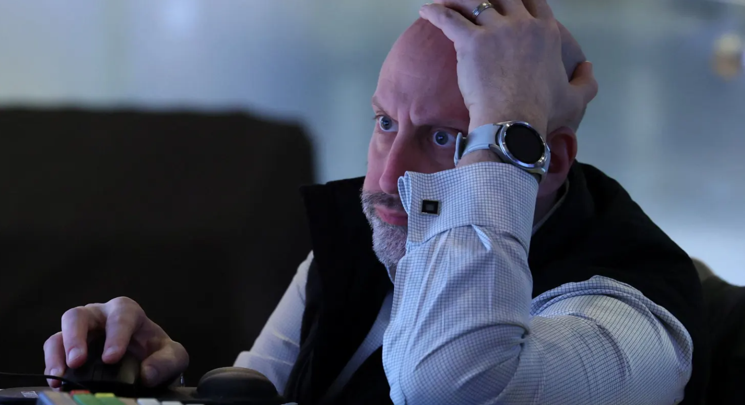 Phố Wall chao đảo: Dow Jones 'bốc hơi' gần 800 điểm, dầu WTI lên 81 USD/thùng vì căng thẳng Trung Đông