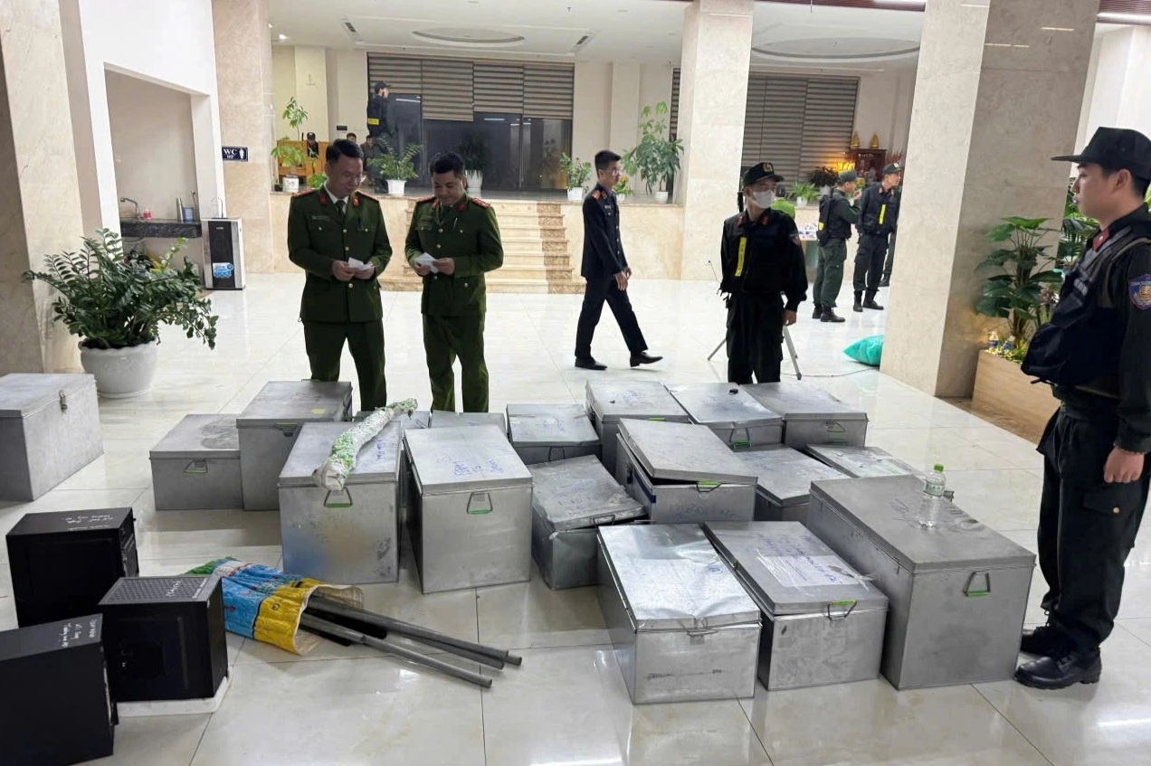 Khám xét khẩn cấp, bắt Giám đốc Cường ‘Cát’: Tịch thu nhiều vũ khí quân dụng và ma túy