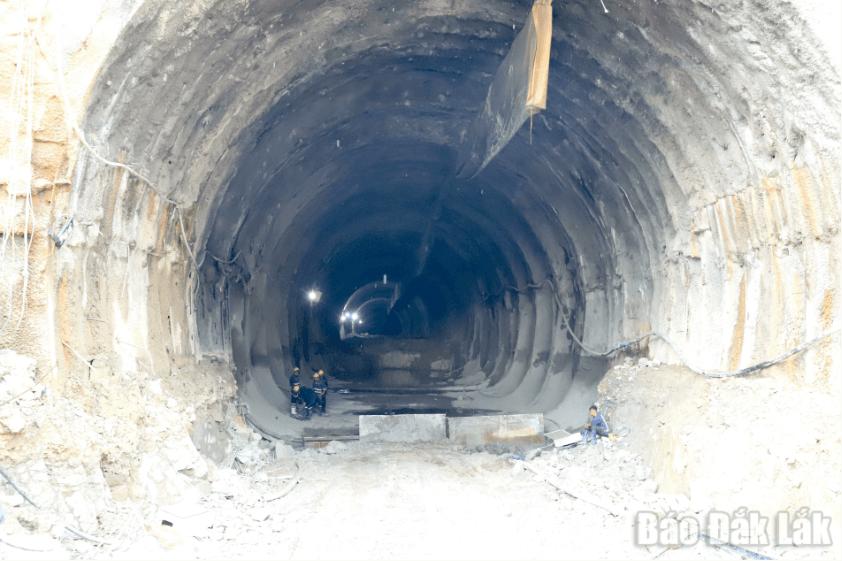 Chỉ 2 tháng nữa, chính thức thông xe một phần tuyến cao tốc nối ‘rừng – biển’ đầu tiên của Việt Nam- Ảnh 2. Chỉ 2 tháng nữa, chính thức thông xe một phần tuyến cao tốc nối ‘rừng – biển’ đầu tiên của Việt Nam- Ảnh 2.