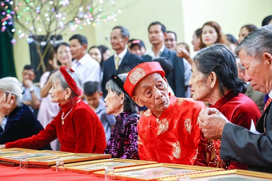 muc-tien-chuc-tho-mung-tho-nguoi-cao-tuoi-nam-2024-1706064487330143792487.webp