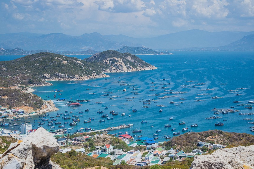 Chỉ 6 ngày nữa, chính thức có đường bay thẳng nối thông đặc khu lớn bậc nhất cả nước với 'đệ nhất quân cảng' của Việt Nam- Ảnh 1. Chỉ 6 ngày nữa, chính thức có đường bay thẳng nối thông đặc khu lớn bậc nhất cả nước với 'đệ nhất quân cảng' của Việt Nam- Ảnh 1.