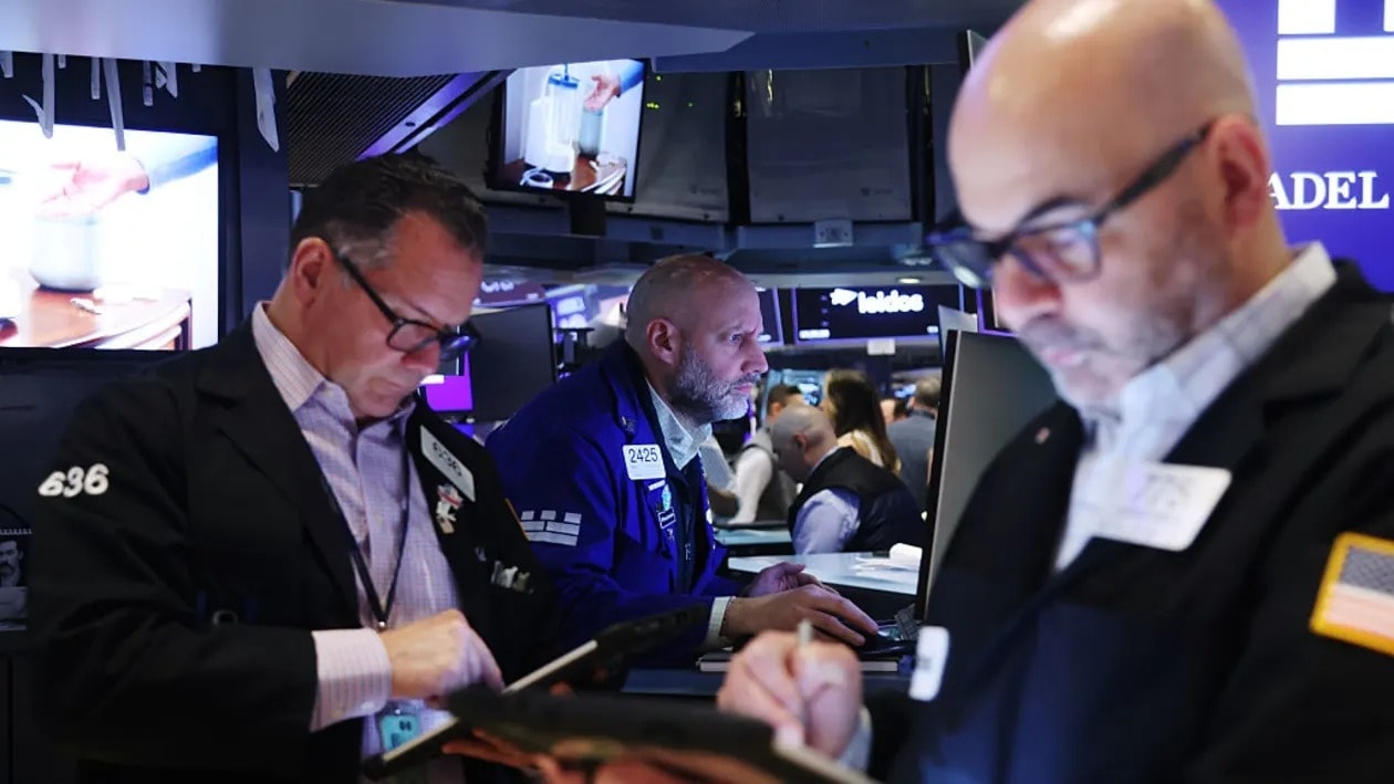 Phố Wall tiếp tục lao dốc, Dow Jones mất hơn 700 điểm