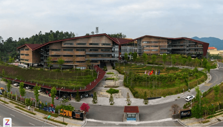 Chính thức khai trương Trường nội trú Anh đầu tiên tại Việt Nam: Quy mô 50.000m2, vốn đầu tư gần nghìn tỷ, tọa lạc tại khu vực Tây Bắc- Ảnh 1. Chính thức khai trương Trường nội trú Anh đầu tiên tại Việt Nam: Quy mô 50.000m2, vốn đầu tư gần nghìn tỷ, tọa lạc tại khu vực Tây Bắc- Ảnh 1.