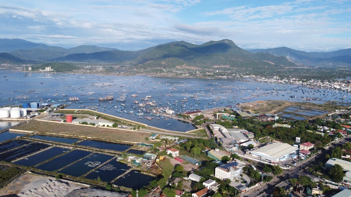 Chỉ 6 ngày nữa, chính thức có đường bay thẳng nối thông đặc khu lớn bậc nhất cả nước với 'đệ nhất quân cảng' của Việt Nam- Ảnh 3. Chỉ 6 ngày nữa, chính thức có đường bay thẳng nối thông đặc khu lớn bậc nhất cả nước với 'đệ nhất quân cảng' của Việt Nam- Ảnh 3.