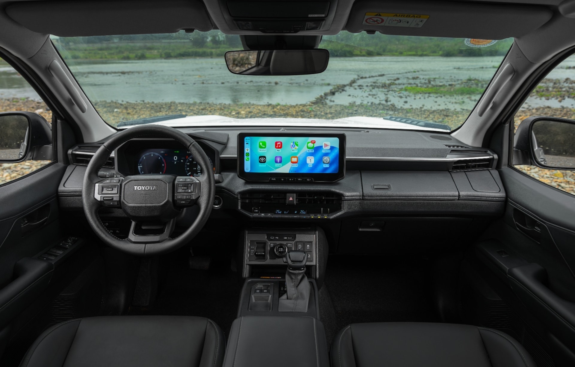 hilux-ban-chay-nhat-thang-2-2.jpg