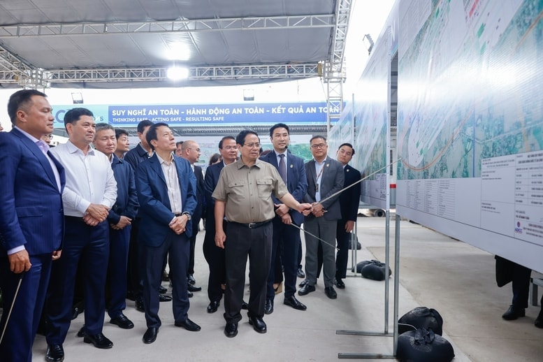 Thủ tướng nghe báo cáo về tình hình thu công Cảng hàng không quốc tế Gia Bình