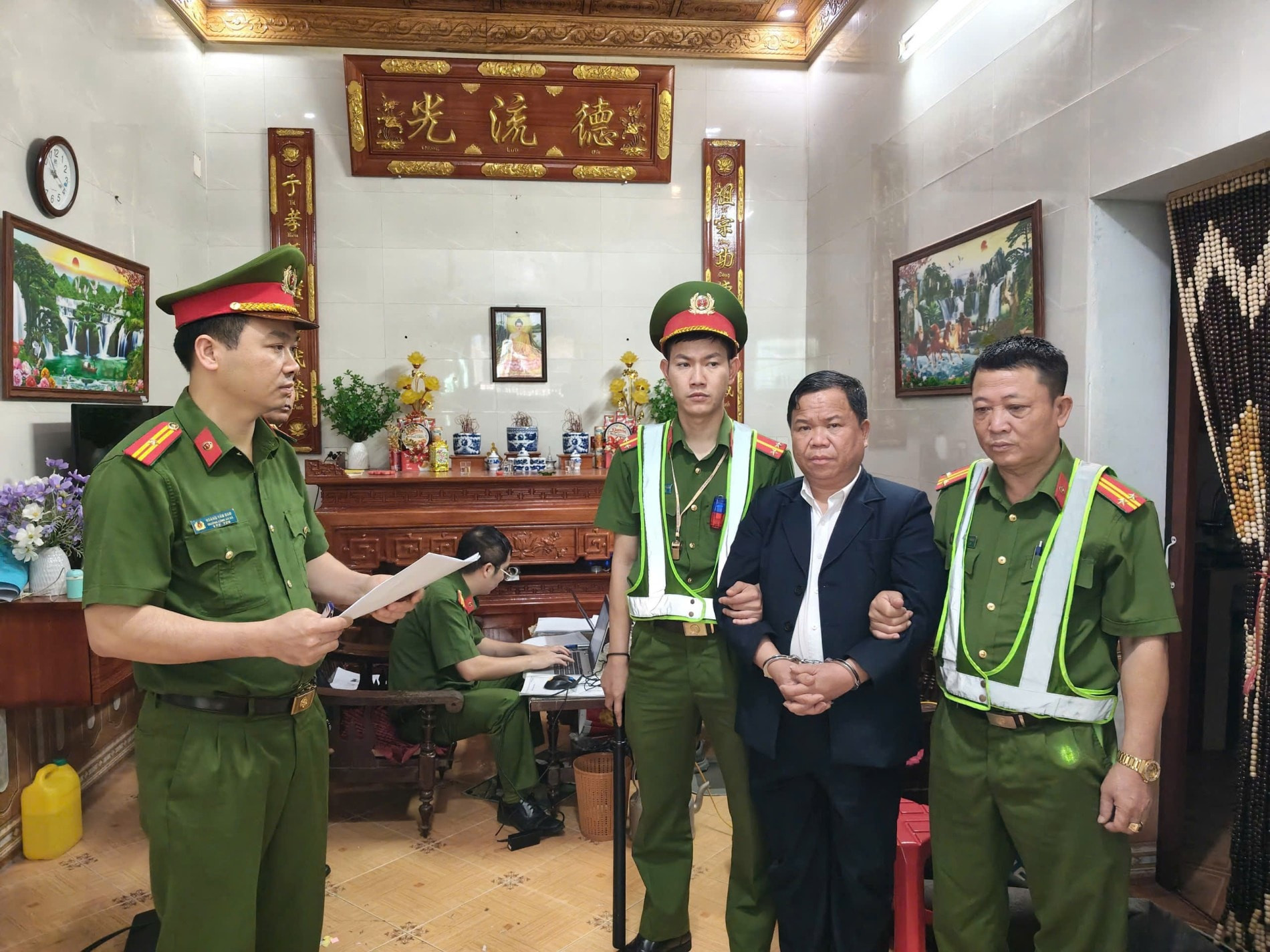 bắt tạm giam