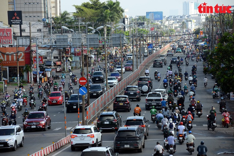 Dự chi hơn 6.000 tỷ để giải cứu 'nút thắt cổ chai' suốt 2 thập kỷ tại TP giàu nhất Việt Nam- Ảnh 1. Dự chi hơn 6.000 tỷ để giải cứu 'nút thắt cổ chai' suốt 2 thập kỷ tại TP giàu nhất Việt Nam- Ảnh 1.