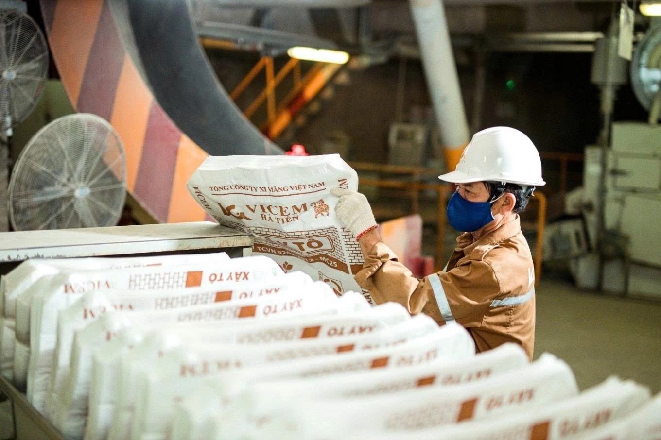 Doanh nghiệp xi măng vốn hóa 6.000 tỷ bất ngờ tái bổ nhiệm một lãnh đạo cấp cao