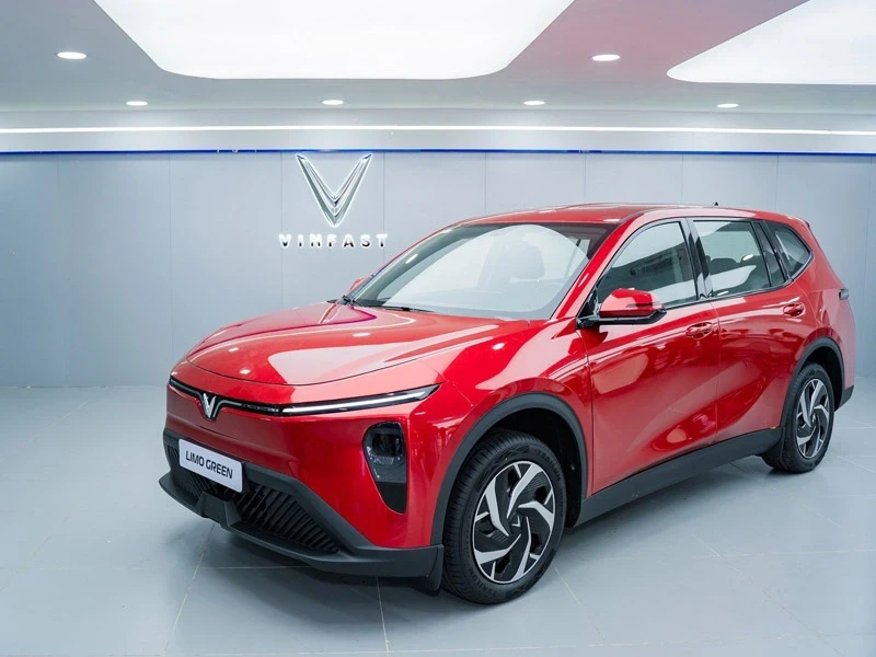 VinFast bàn giao gần 10.000 xe điện trong tháng Tết, bất ngờ với doanh số mẫu 'ô tô quốc dân'