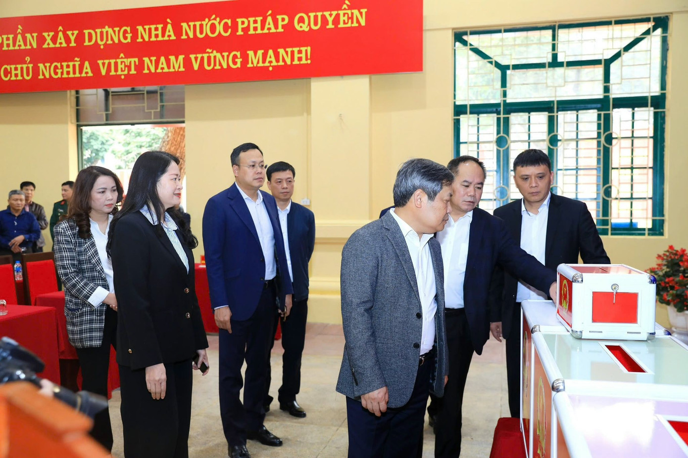 Đoàn công tác số 2 kiểm tra khu vực bỏ phiếu. 649580451-1341019984734459-966628291302249630-n.jpg