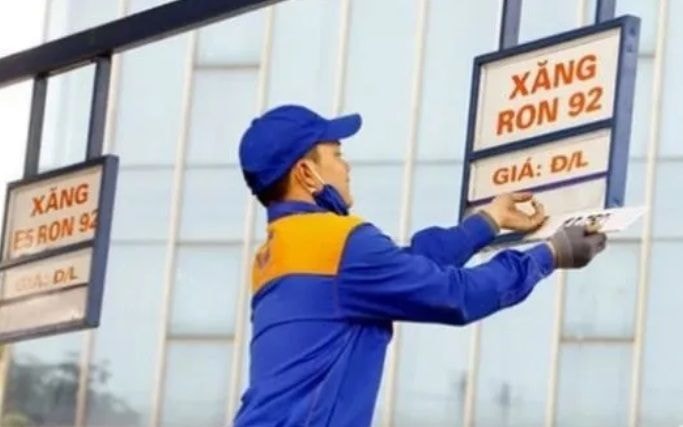 Giá xăng tăng hơn 2.000 đồng/lít