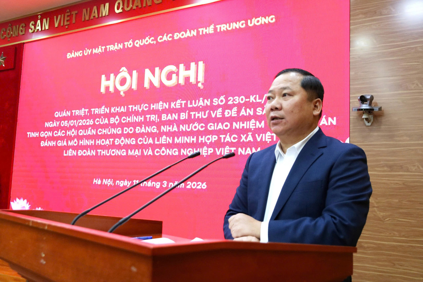 Phó Bí thư Đảng ủy MTTQ, các đoàn thể Trung ương Nguyễn Phi Long quán triệt Kết luận 230 tại hội nghị. Ảnh: PV. tienphong-113mt1.jpg