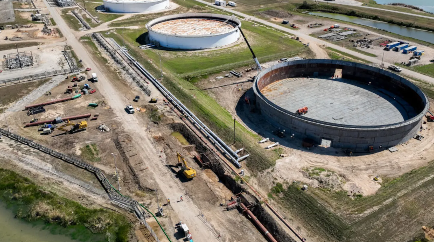 Nóng: IEA kích hoạt 'đòn giải cứu lịch sử', nhất trí tung 400 triệu thùng dầu ra thị trường