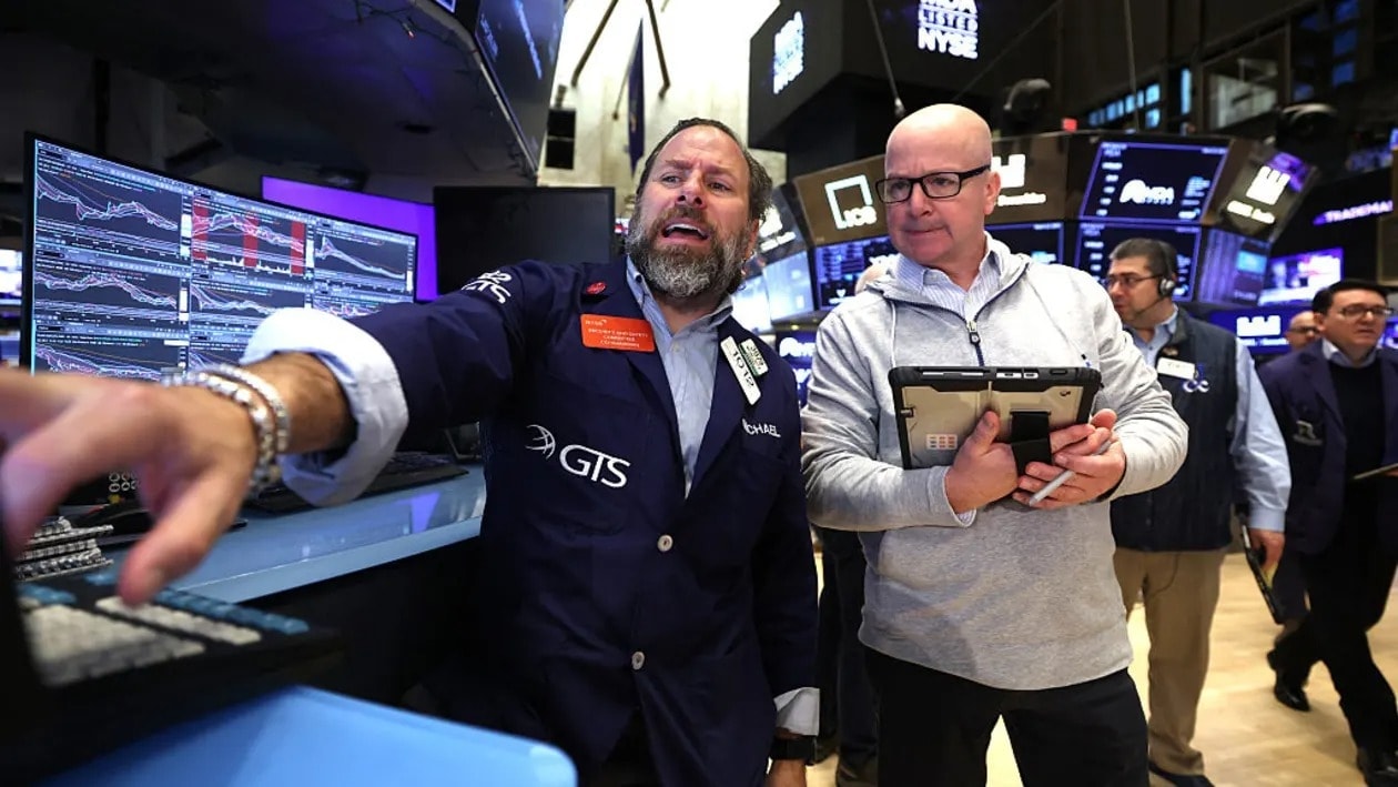 Dow Jones bốc hơi 600 điểm, giá dầu tăng vọt sau tuyên bố của Iran