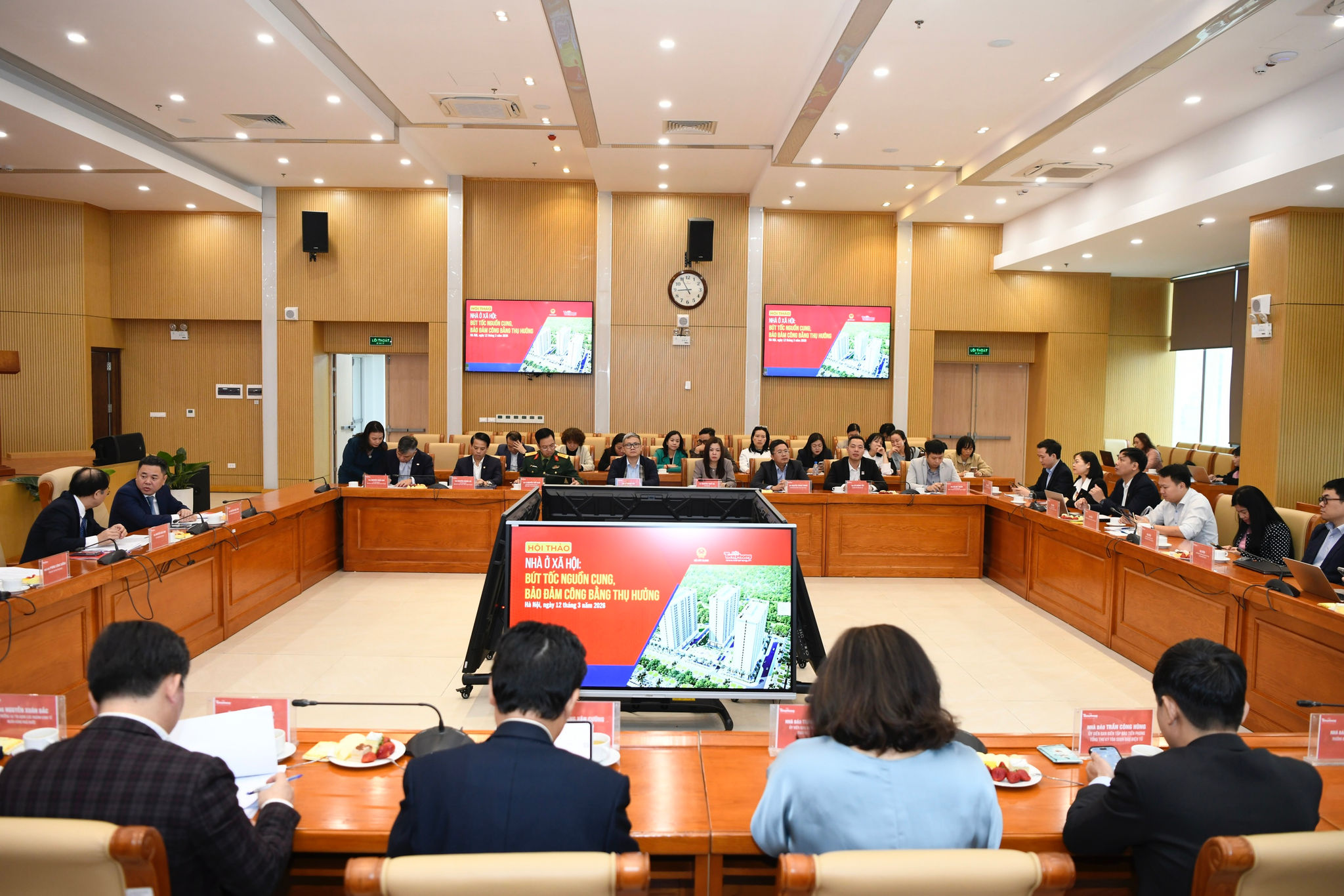 Phó Thống đốc Ngân hàng Nhà nước: Tiếp tục ưu tiên nguồn vốn tín dụng cho phát triển nhà ở xã hội- Ảnh 2. Phó Thống đốc Ngân hàng Nhà nước: Tiếp tục ưu tiên nguồn vốn tín dụng cho phát triển nhà ở xã hội- Ảnh 2.