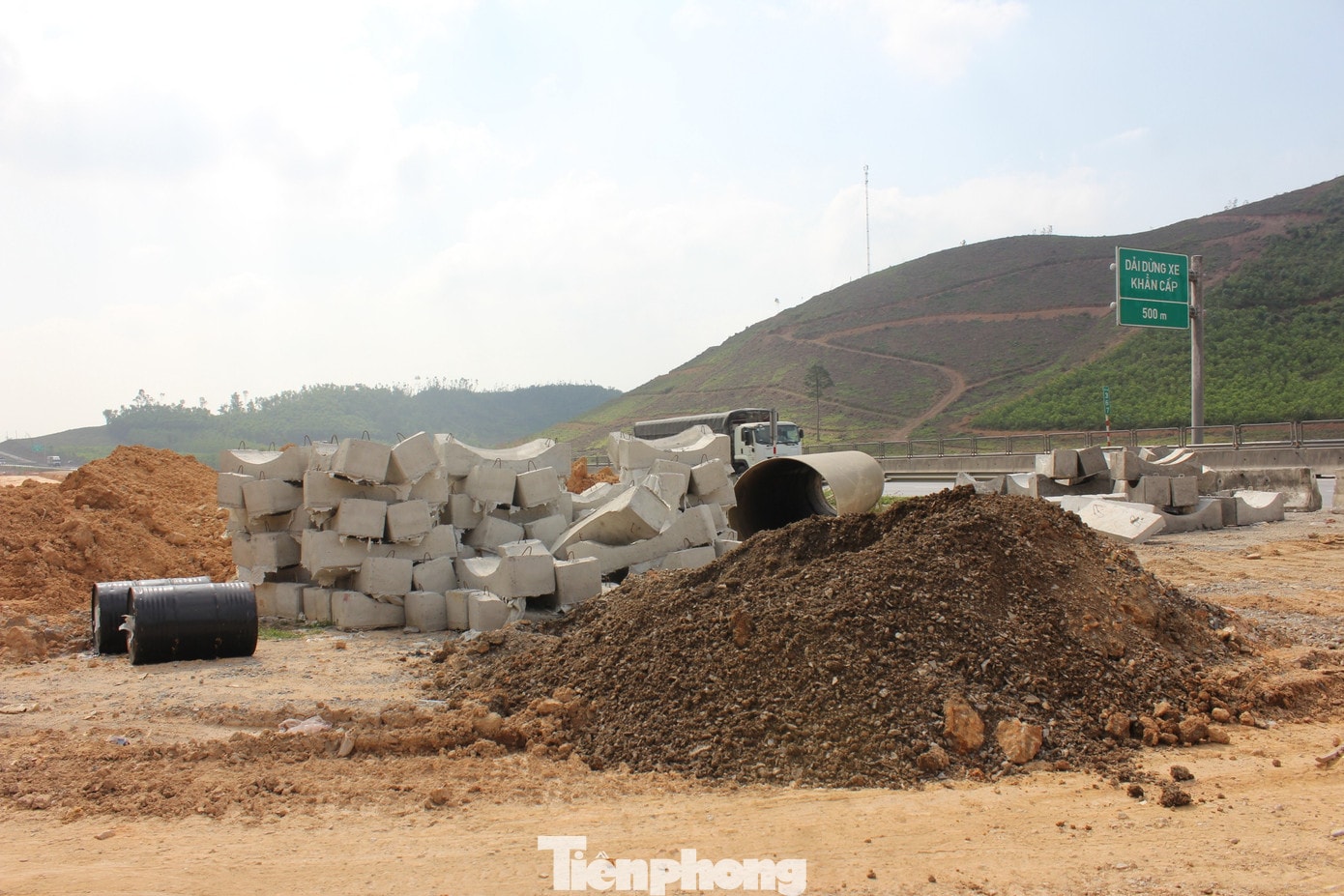 Dự án giao thông nguy cơ 'vỡ' tiến độ vì khan hiếm xăng dầu, vật liệu tăng giá