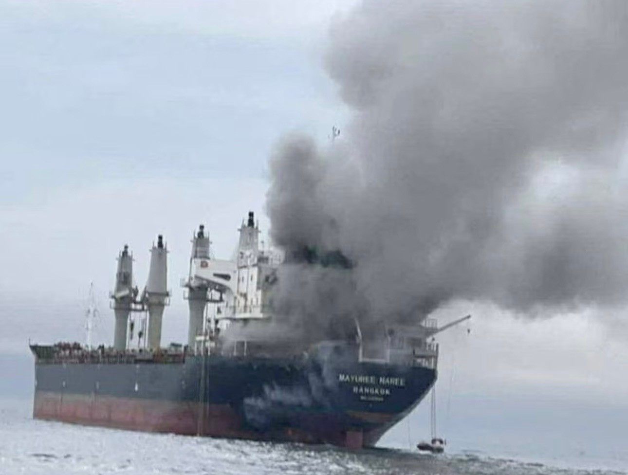 Tàu Thái Lan bị tấn công khi đi qua eo biển Hormuz ngày 11/3. (Ảnh: Reuters) img-0337.jpg