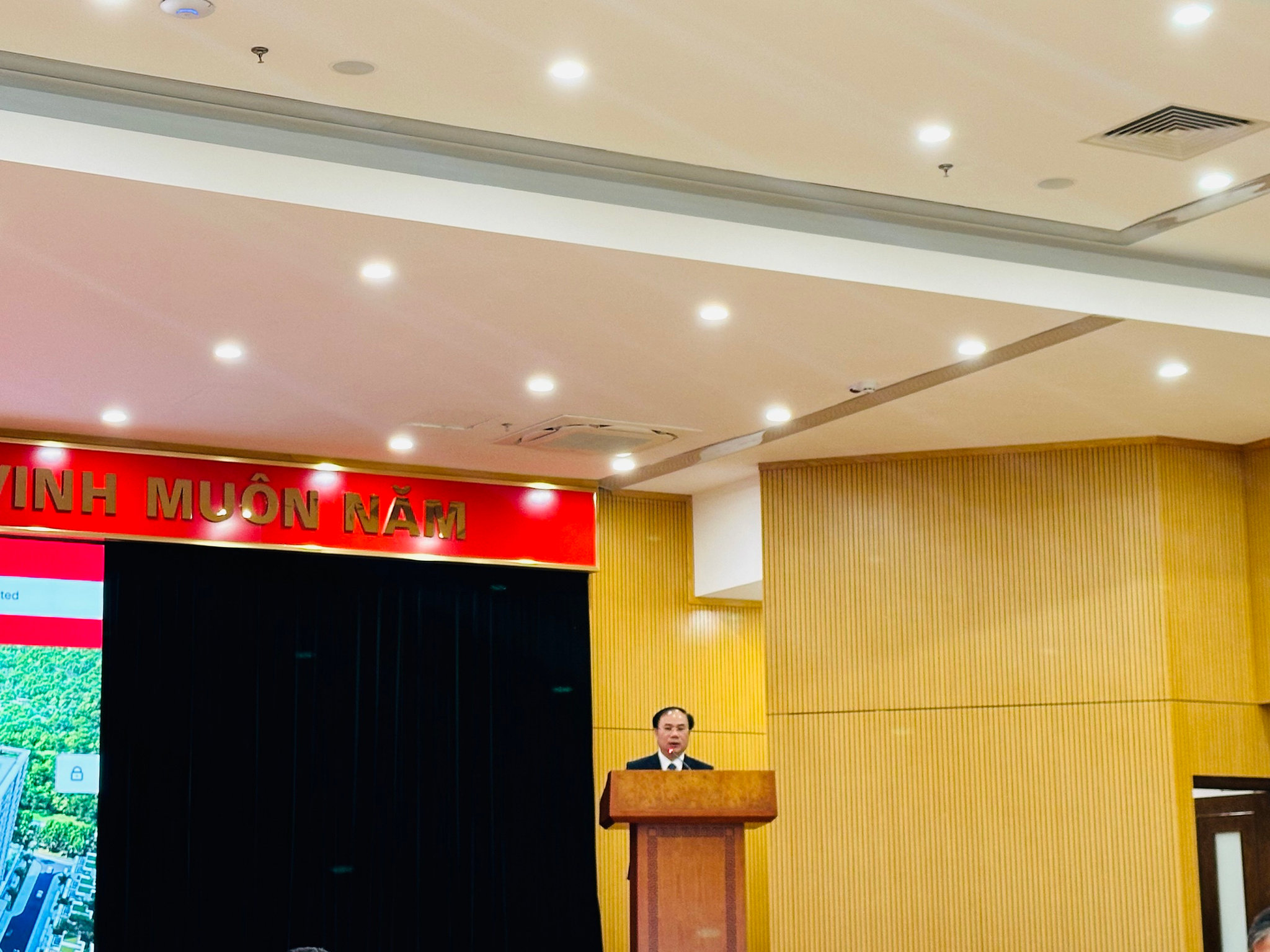 Thứ trưởng Bộ Xây dựng: Việt Nam đã triển khai khoảng 70% mục tiêu, sẽ có 'luồng xanh' cho phát triển NOXH- Ảnh 2. Thứ trưởng Bộ Xây dựng: Việt Nam đã triển khai khoảng 70% mục tiêu, sẽ có 'luồng xanh' cho phát triển NOXH- Ảnh 2.