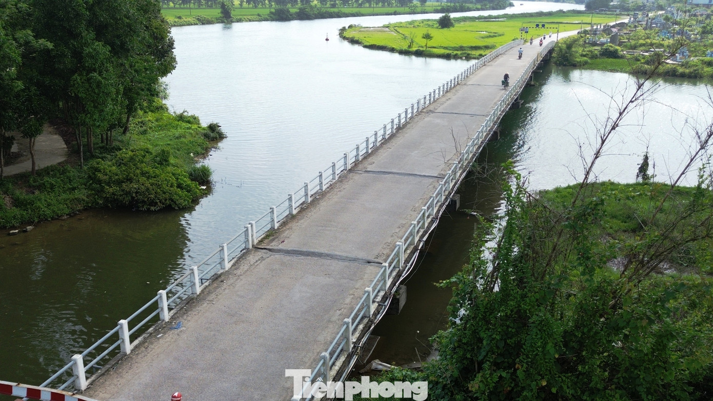 Theo Sở Xây dựng TP. Huế, cây cầu mới được xây dựng với quy mô dài khoảng 150m, mặt cắt ngang 18,5m. Hệ thống mố và trụ cầu sử dụng bê tông cốt thép đặt trên móng cọc khoan nhồi, thiết kế tải trọng HL93 với quy mô công trình vĩnh cửu. tp-2-cau-thanh-ha.jpg