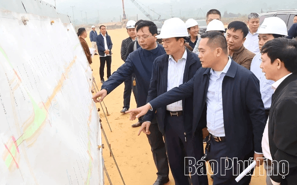 Cao tốc 10.000 tỷ khu vực Tây Bắc sở hữu cây cầu dây văng dài nhất cả nước: Phải hoàn thành sớm 1 năm so với kế hoạch- Ảnh 1. Cao tốc 10.000 tỷ khu vực Tây Bắc sở hữu cây cầu dây văng dài nhất cả nước: Phải hoàn thành sớm 1 năm so với kế hoạch- Ảnh 1.