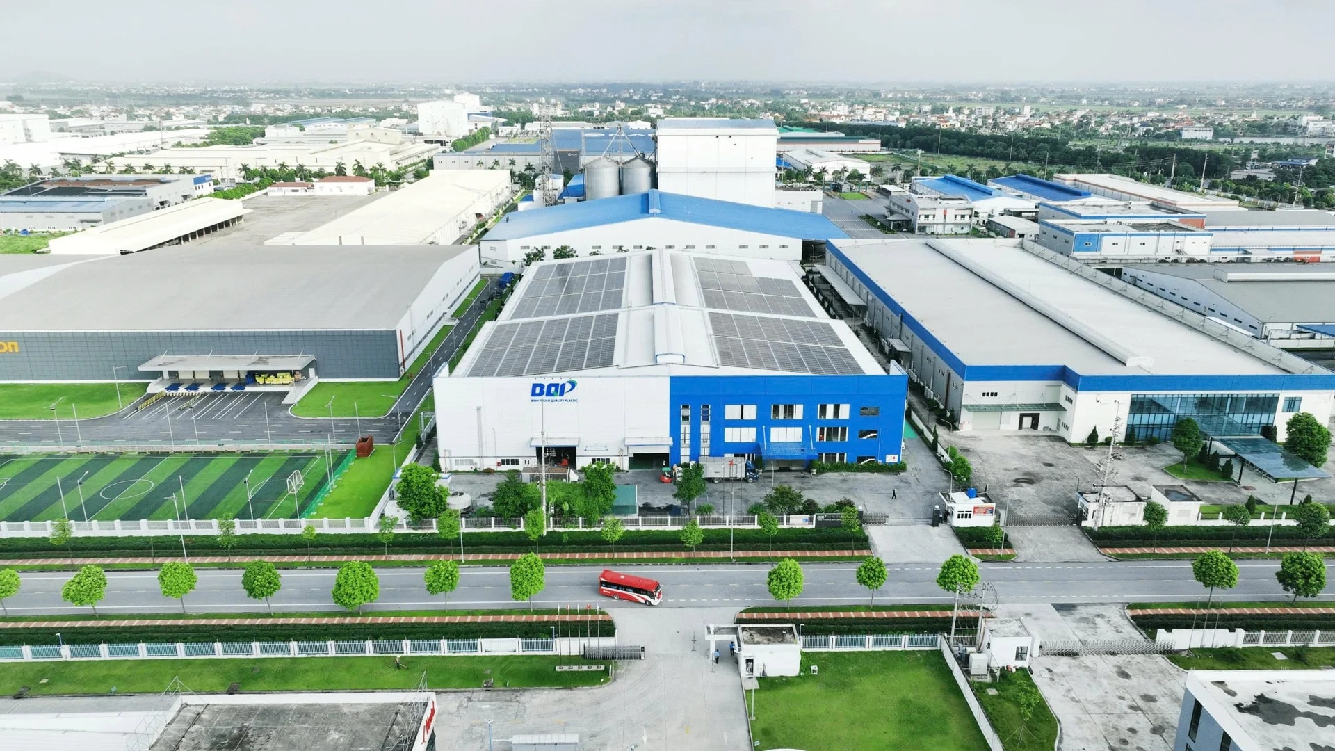 Doanh nghiệp nhựa sở hữu nhà máy 15.000m2 đăng ký niêm yết HoSE