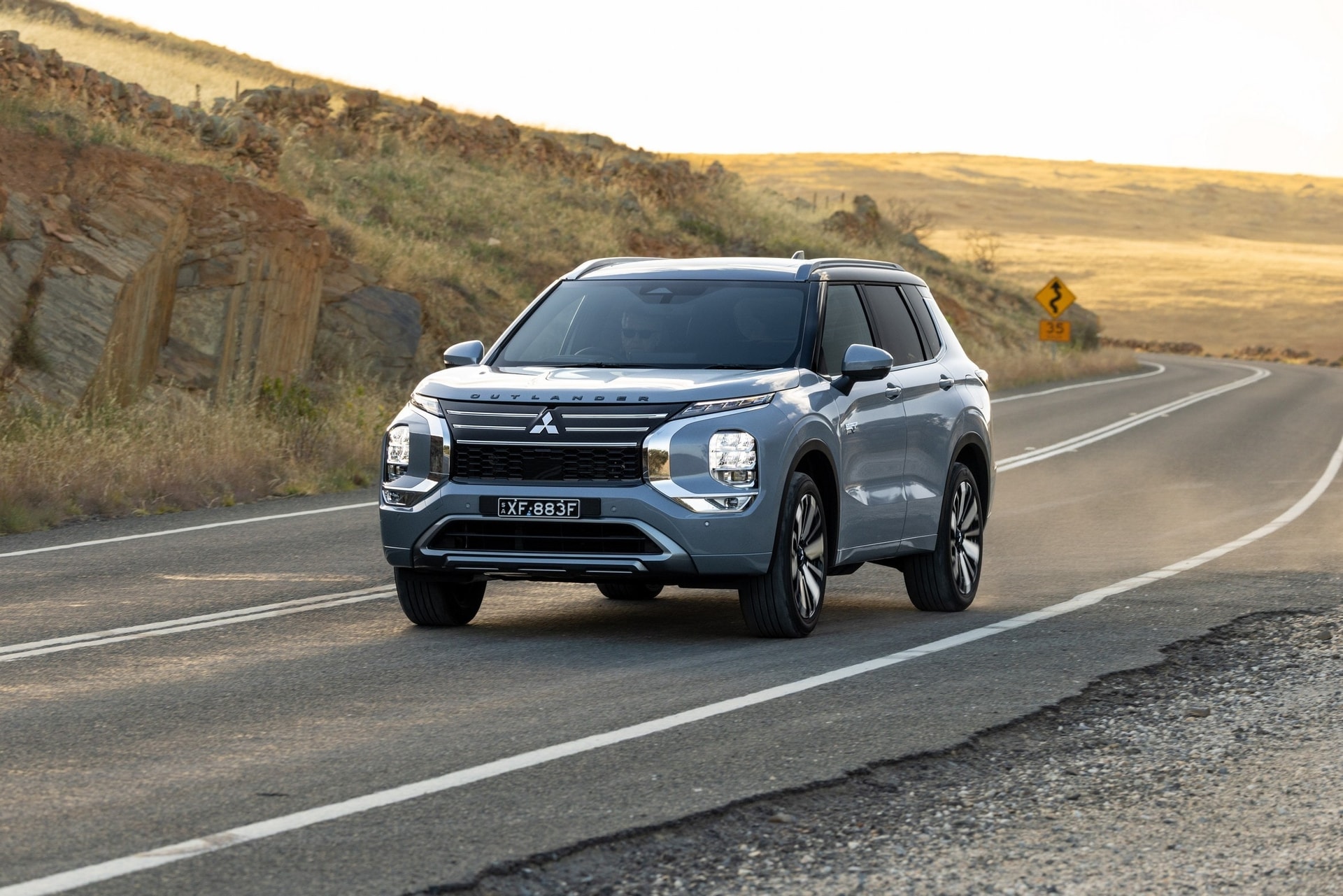 mitsubishi-outlander-phev-1.jpg