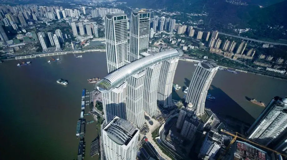 toa-nha-nam-ngang_1773391185.webp