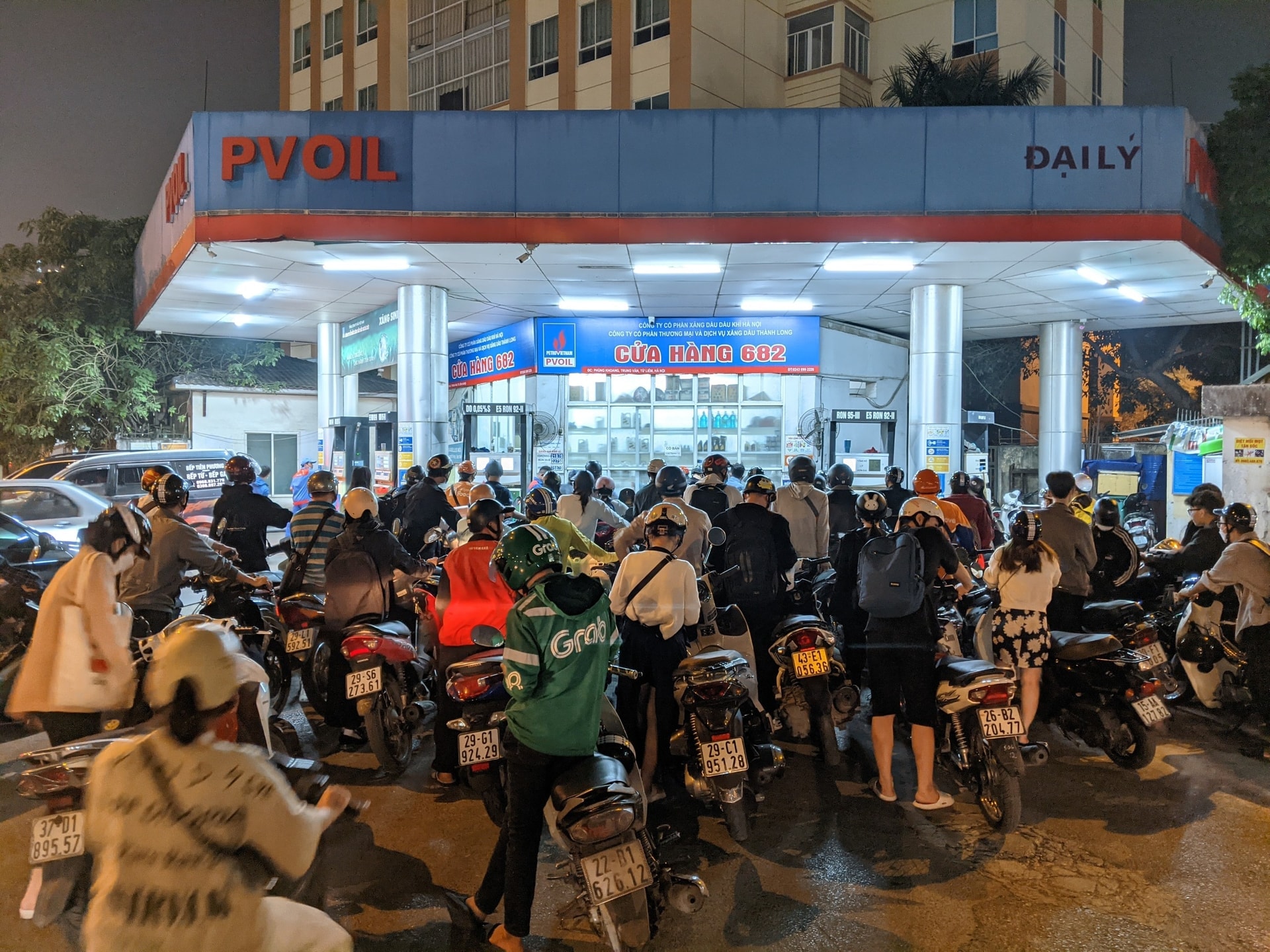 PV OIL tặng 1 lít xăng miễn phí cho người dùng, áp dụng tại hơn 1.140 cửa hàng