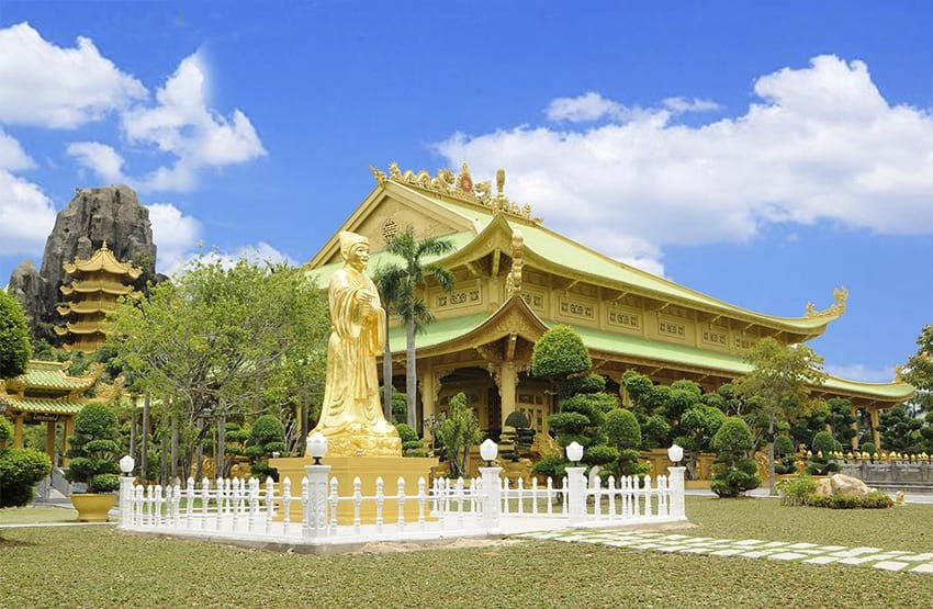 Công trình tâm linh 5.000m2 từng lớn nhất Việt Nam: Kiến trúc 'vuông - tròn', nằm trong khu du lịch lọt TOP Đông Nam Á, được dát vàng 24K- Ảnh 2. Công trình tâm linh 5.000m2 từng lớn nhất Việt Nam: Kiến trúc 'vuông - tròn', nằm trong khu du lịch lọt TOP Đông Nam Á, được dát vàng 24K- Ảnh 2.