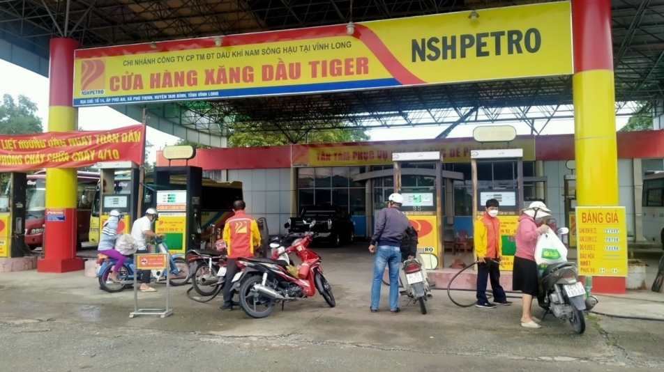 Ngân hàng đấu giá khoản nợ 1.400 tỷ của 'đại gia xăng dầu' miền Tây, thế chấp bằng 14 cửa hàng, 8 bất động sản