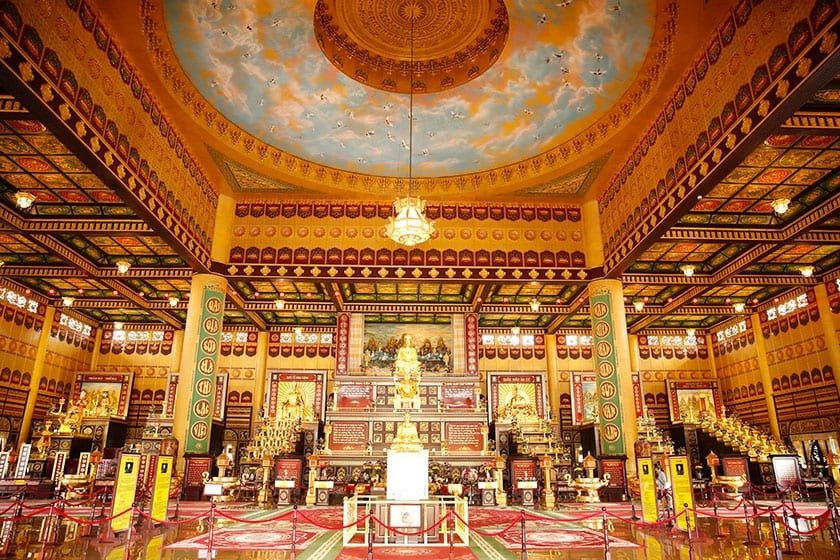 Công trình tâm linh 5.000m2 từng lớn nhất Việt Nam: Kiến trúc 'vuông - tròn', nằm trong khu du lịch lọt TOP Đông Nam Á, được dát vàng 24K- Ảnh 3. Công trình tâm linh 5.000m2 từng lớn nhất Việt Nam: Kiến trúc 'vuông - tròn', nằm trong khu du lịch lọt TOP Đông Nam Á, được dát vàng 24K- Ảnh 3.
