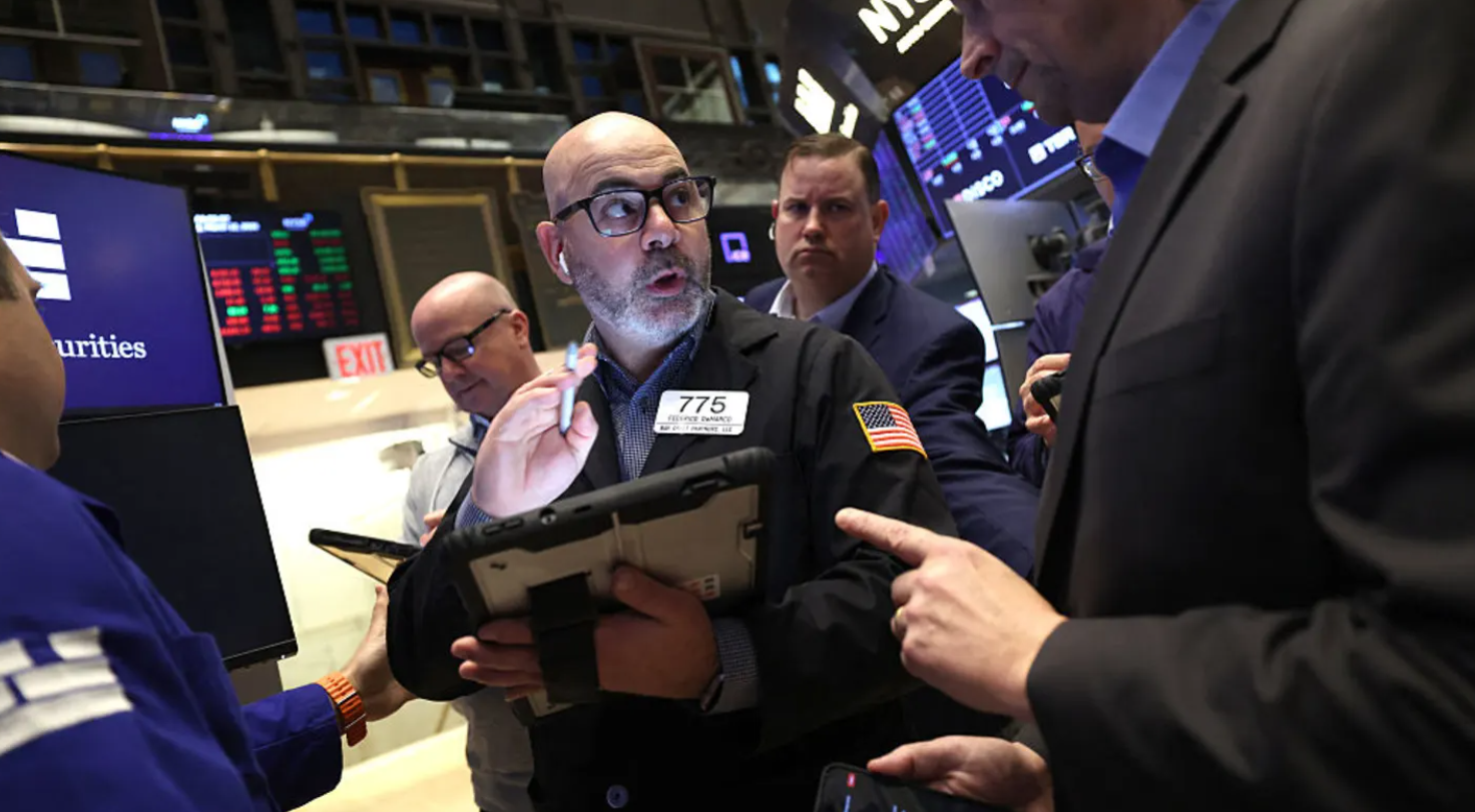 S&P 500 lập đáy mới năm 2026, giá dầu tăng mạnh làm dấy lên nguy cơ đình lạm