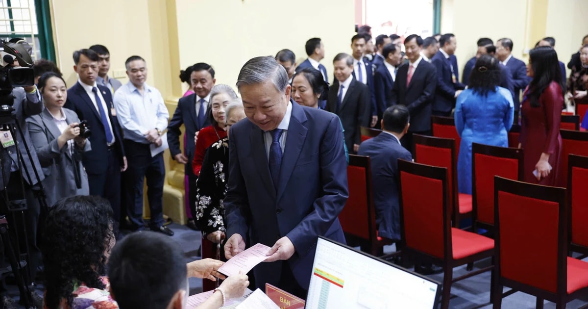 Hình ảnh Tổng Bí thư Tô Lâm cùng lãnh đạo Đảng, Nhà nước thực hiện quyền cử tri