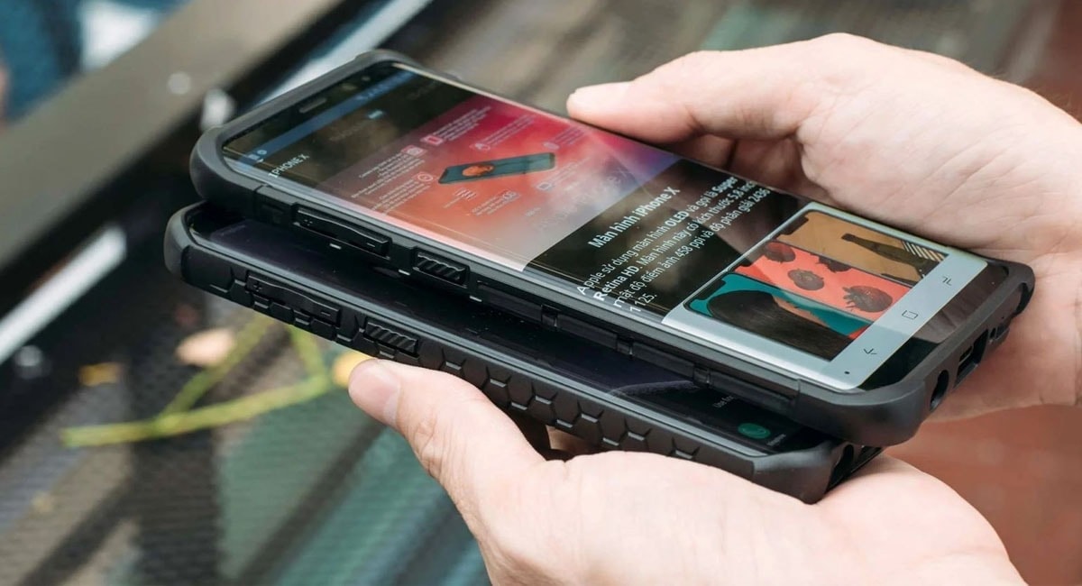 Thứ mà hầu hết người dùng điện thoại đều mua nhưng lại vô tình hại máy, khiến thiết bị kém sang