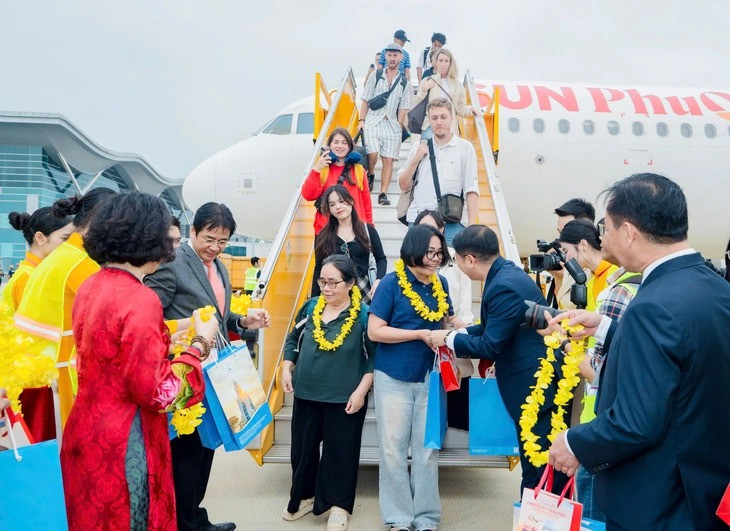 Hãng hàng không mới của Việt Nam chính thức có đường bay thẳng kết nối vịnh biển đẹp nhất thế giới với đặc khu lớn bậc nhất cả nước- Ảnh 1. Hãng hàng không mới của Việt Nam chính thức có đường bay thẳng kết nối vịnh biển đẹp nhất thế giới với đặc khu lớn bậc nhất cả nước- Ảnh 1.